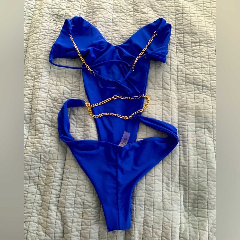 SHEIN one piece sexy  blue swimsuit with gold chains .New.